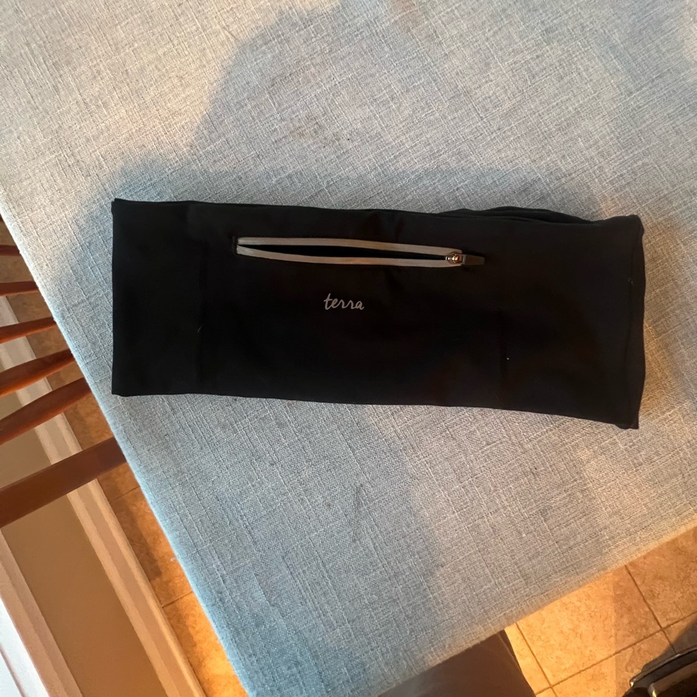 Stretchy belt bag/money holder